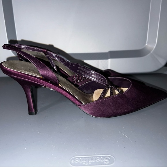 Vintage The Touch of Nina Kitten Heels - Picture 5 of 11